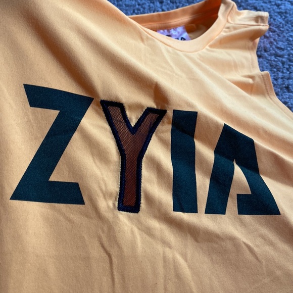 Zyia Muscle Tee - Picture 2 of 3